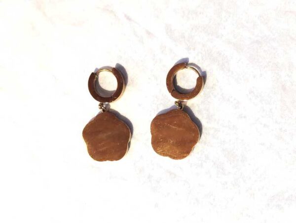 Arrière boucles oreilles petite fleur blanche Arrière boucles oreilles petite fleur blanche