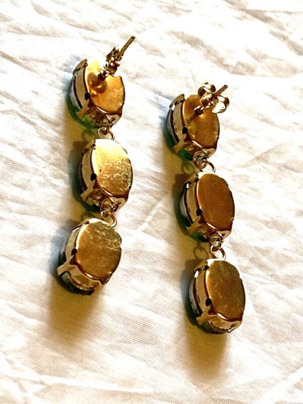 Arrière boucles oreilles pendantes triple pierres vertes ovales facettes