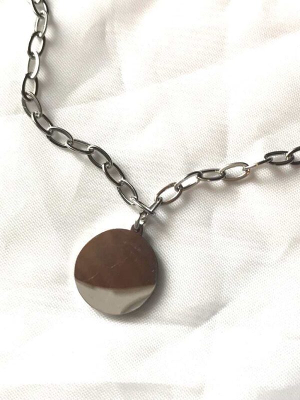 Arrière collier pendentif argenté petit médaillon solaire