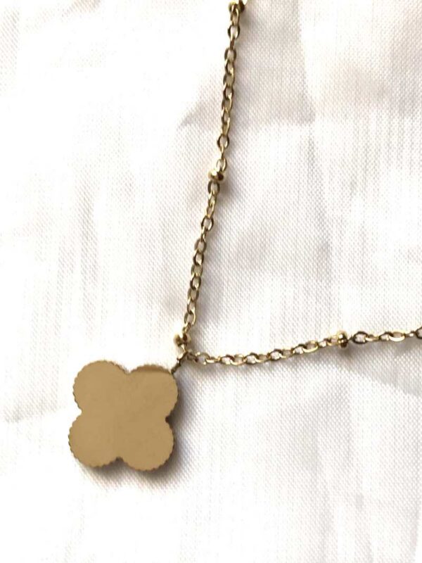 Arrière collier pendentif doré petite fleur 4 pétales boutique bijoux-harmonie Arrière collier pendentif doré petite fleur 4 pétales