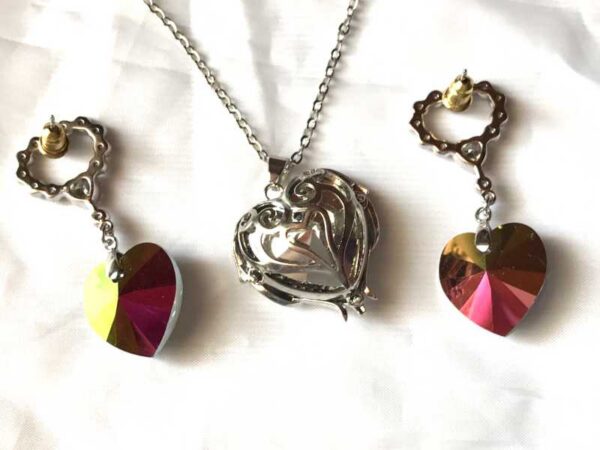 Arrière parure bijoux coeurs cristal facettes multicolores amour