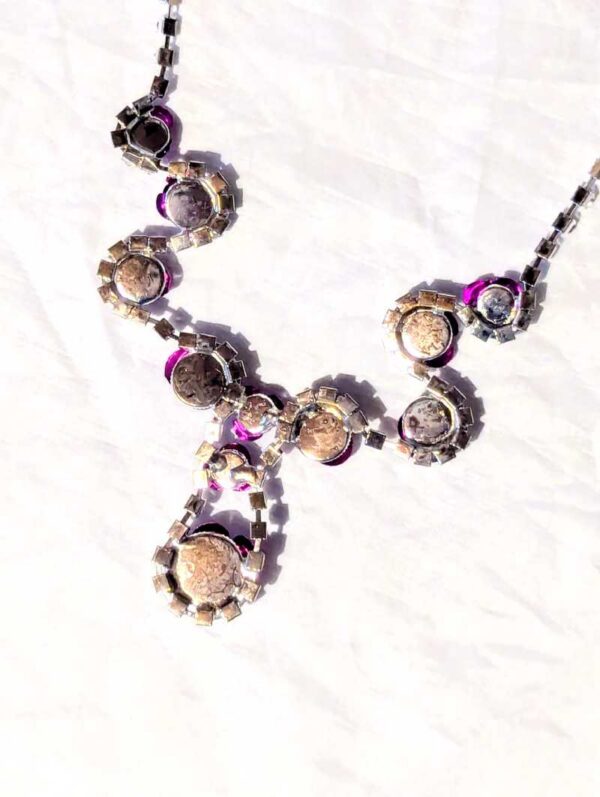 Arrière parure bijoux multiples fleurs mauves différentes tailles