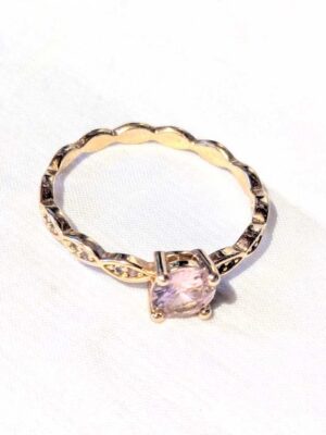 Bague fine tour torsadé pierre rose
