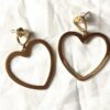Boucles oreilles dorées forme gros coeurs double amour