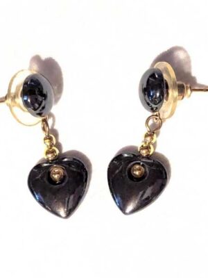 Boucles oreilles pendantes demi sphère petit coeur noir hématite amour
