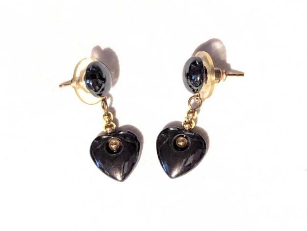 Boucles oreilles pendantes demi sphère petit coeur noir hématite amour