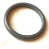 Bracelet large gris arrondi dessus