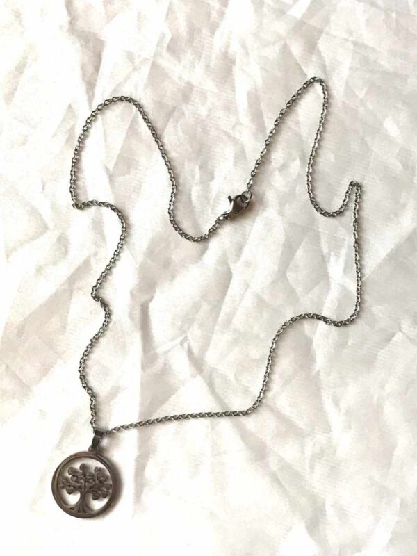 Chaine collier pendentif argenté cercle arbre vie coeurs