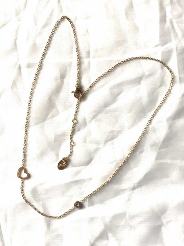 Chaine collier pendentif doré petit coeur oeillet mauve amour