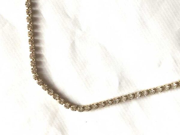 Collier chaine éblouissante pierres blanches carrées zircon
