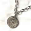 Collier pendentif argenté petit médaillon solaire
