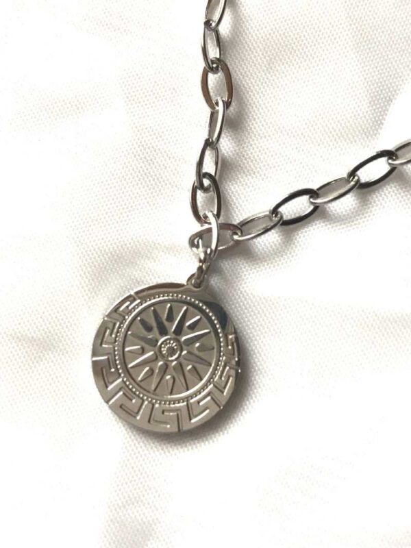 Collier pendentif argenté petit médaillon solaire