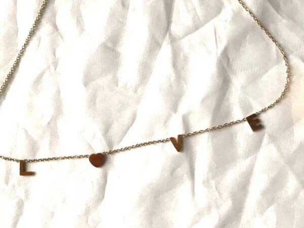 Collier pendentif love amour coeur petites lettres