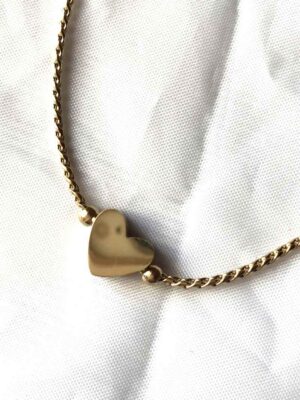 Collier pendentif petit coeur minimaliste chaine rigide