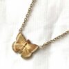 Collier pendentif petit papillon ailes déployées