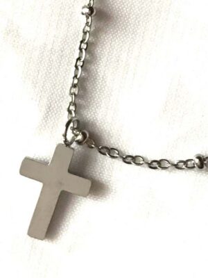 Collier pendentif petite croix perles chaine