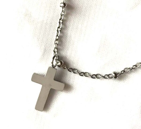Collier pendentif petite croix perles chaine