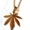 Collier pendentif petite feuille erable