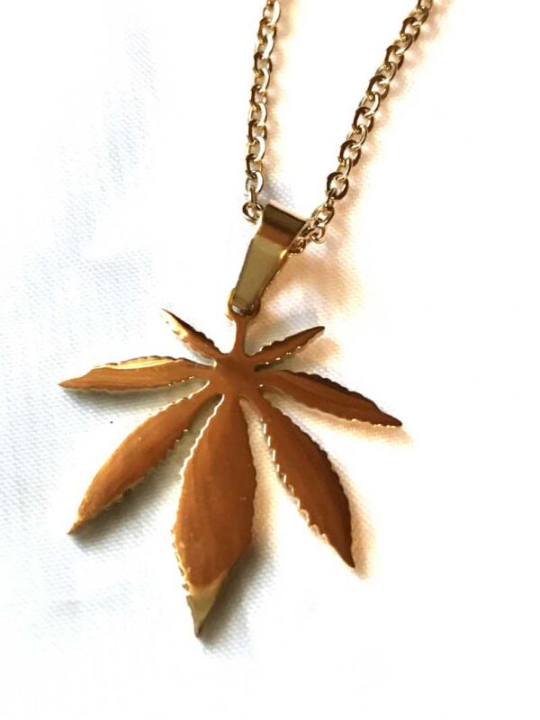 Collier pendentif petite feuille erable