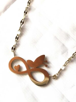 Collier pendentif signe infini petit papillon petit coeur chaine maillons torsadés