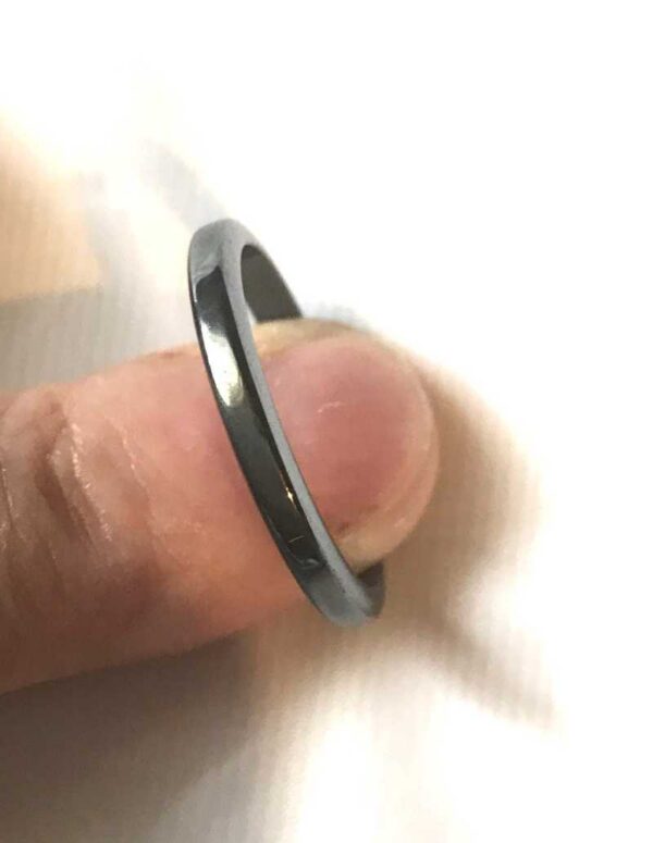 Dessus bague anneau simple hématite fin chromé