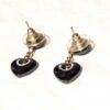 Dessous boucles oreilles pendantes demi sphère petit coeur noir hématite amour