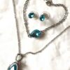 Parure bijoux argentés gouttes ovales bleues socle spirale