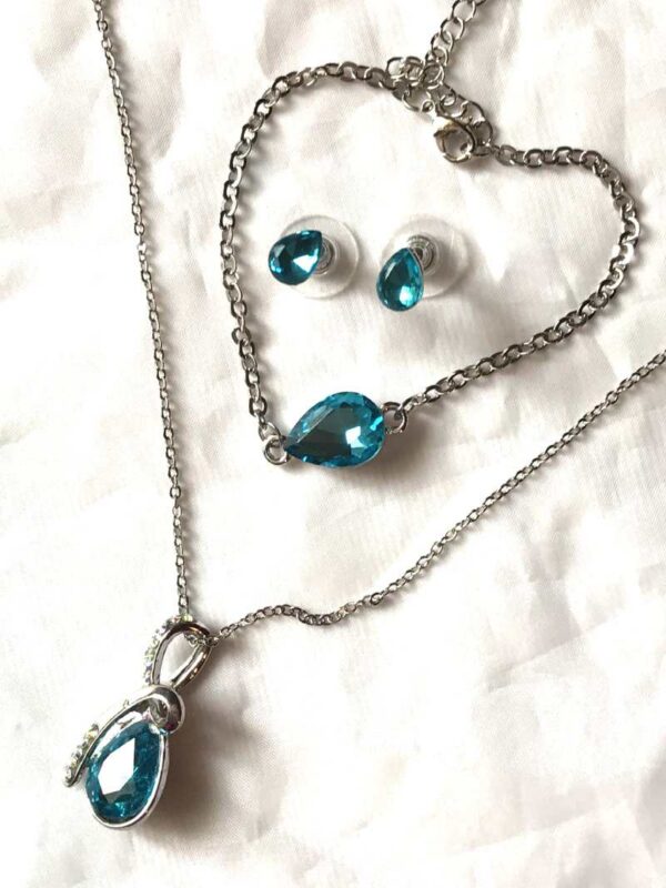 Parure bijoux argentés gouttes ovales bleues socle spirale
