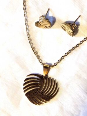 Parure bijoux coeurs effilochés bords