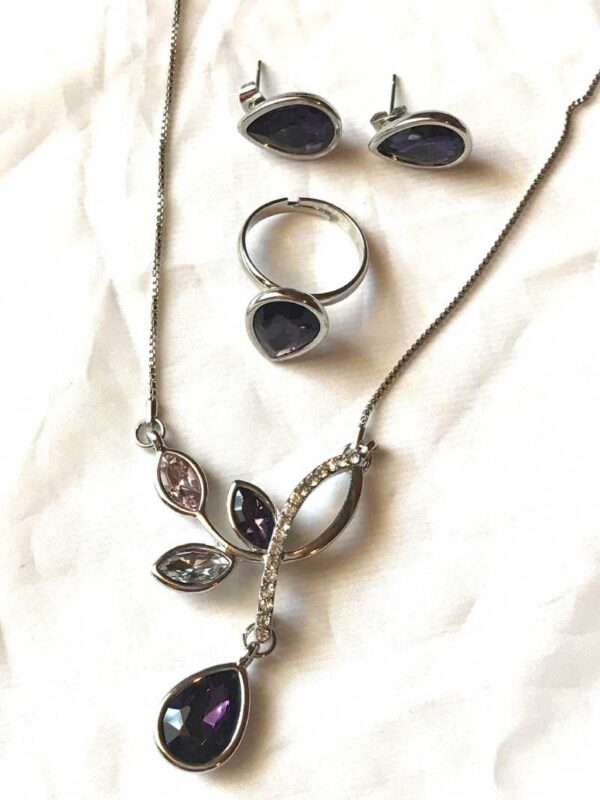 Parure bijoux feuillage gouttes violettes strass nature