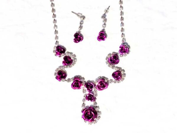 Parure bijoux multiples fleurs mauves différentes tailles