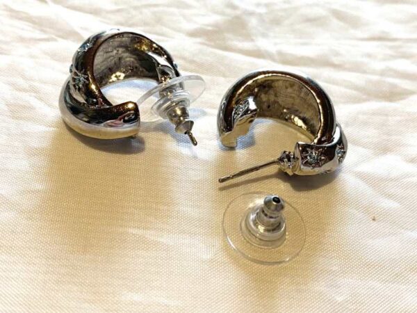 Arrière boucles oreilles argentées double demi anneaux épais entrelacés étoiles bleues boutique bijoux-harmonie Arrière boucles oreilles argentées double demi anneaux épais entrelacés étoiles bleues