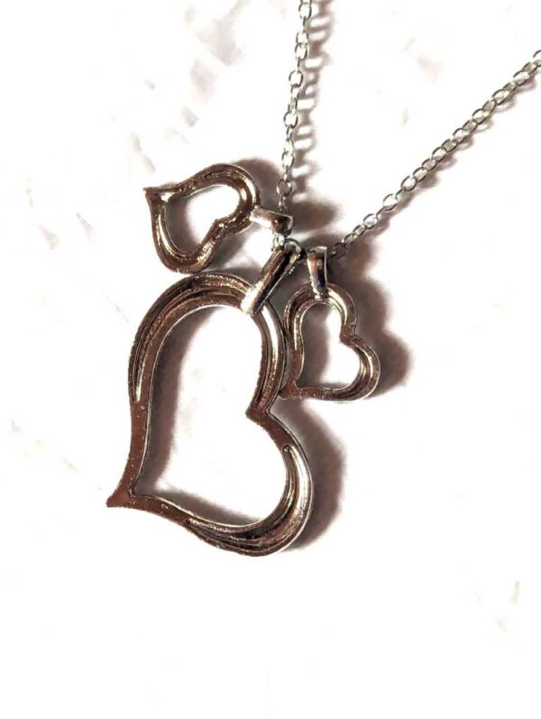 Arrière collier pendentif argenté triple cœurs un gros deux petits amour