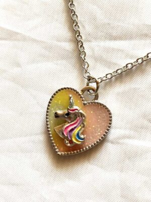 Collier pendentif argenté coeur tête licorne crinière multicolore amour boutique bijoux-harmonie Collier pendentif argenté coeur tête licorne crinière multicolore amour
