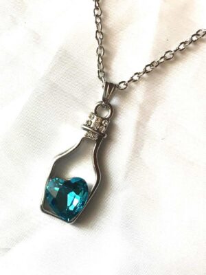 Collier pendentif argenté petite bouteille coeur bleu fond amour boutique bijoux-harmonie Collier pendentif argenté petite bouteille coeur bleu fond amour