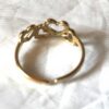 Arrière bague dorée ouverte multiples petits coeurs facade amour