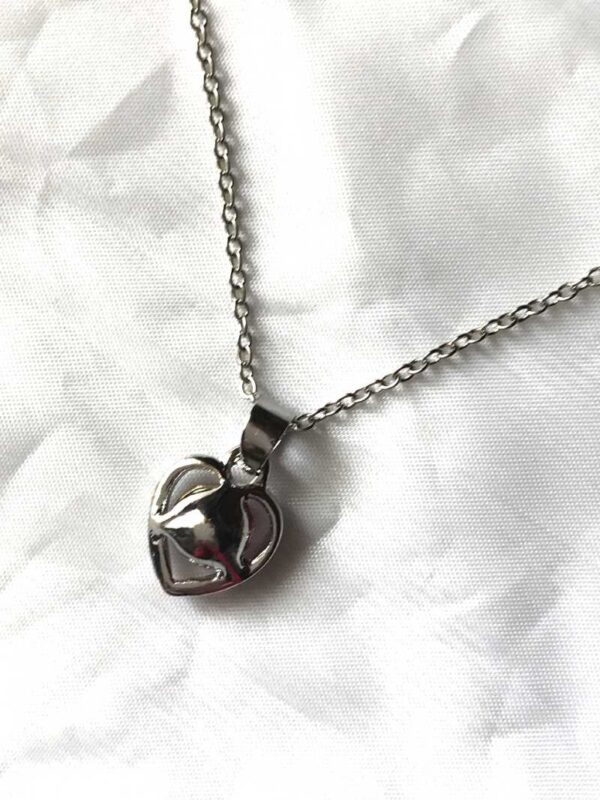 Arrière pendentif parure bijoux argentés petits coeurs roses amour