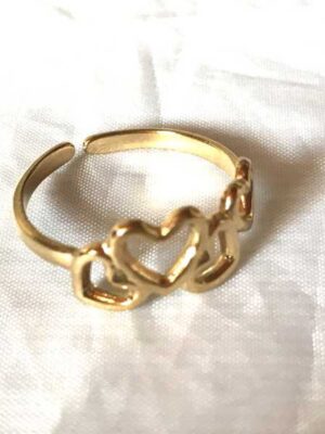 Bague dorée ouverte multiples petits coeurs facade amour
